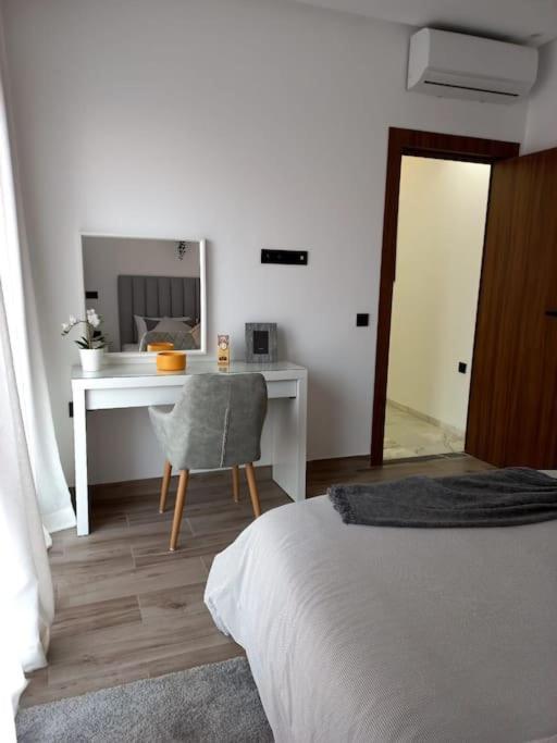Appartement Cosy Au Coeur De Marrakech Avec Piscine Marrakesch Exterior foto